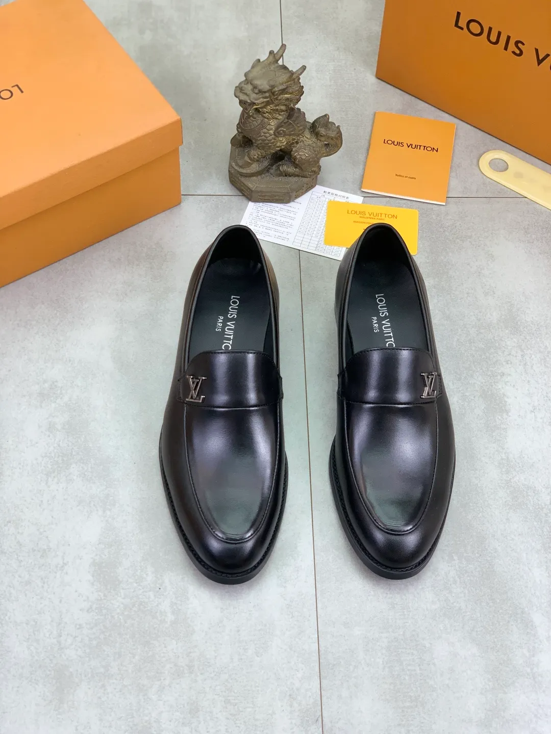 Men's Men's Shoes 💰P420 [New Style] 💰Yangli💎💎💎[Louis Vuitton] LV high-end men's formal business leather shoes, original order 1:1! Original imported calfskin, original metal buckle, imported sheepskin lining for feet, original outsole, men's shoe size: 39-45 (38.46 customized) black optional